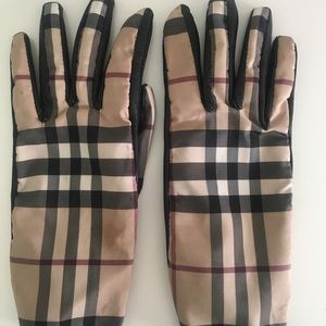 Burberry women’s gloves